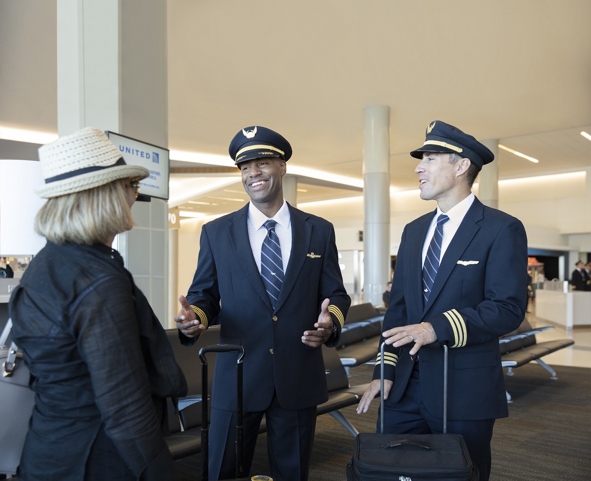 Pilots speaking with a student